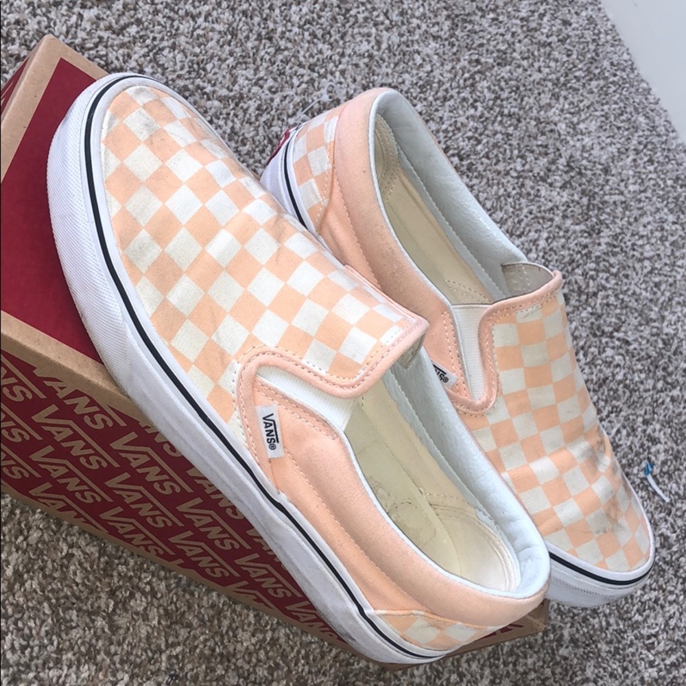 Peach 🍑 checkered board vans!!